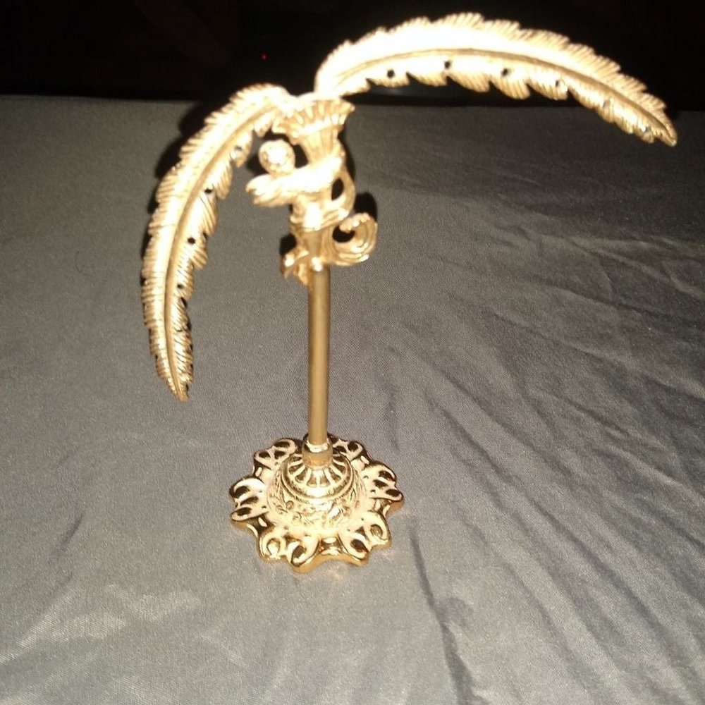 *****ISO*****1928 Jewelry Co Cherub Earring Holder